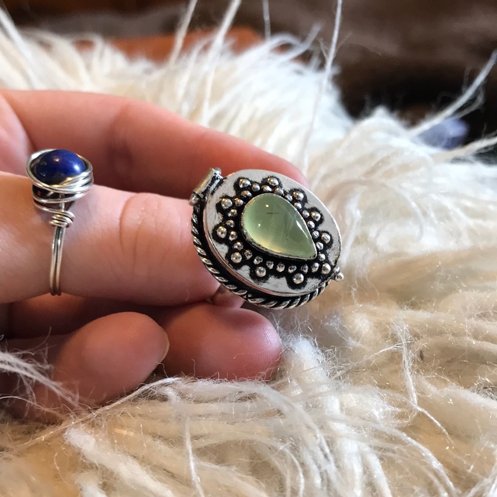 Poison / Pill Box Stash Locket Ring - Picture 6 of 8